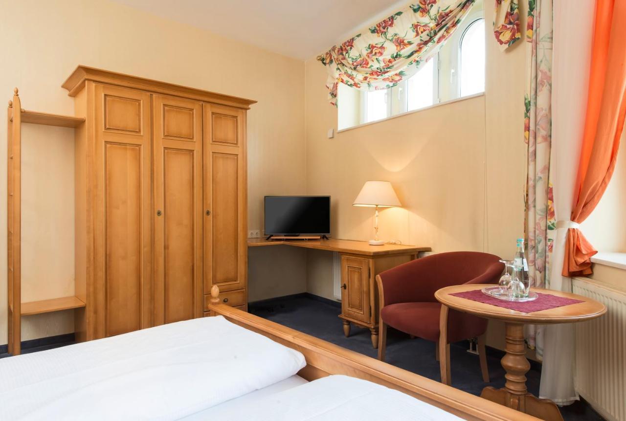 Hotel Schloss Schweinsburg Neukirchen-Pleiße Eksteriør billede