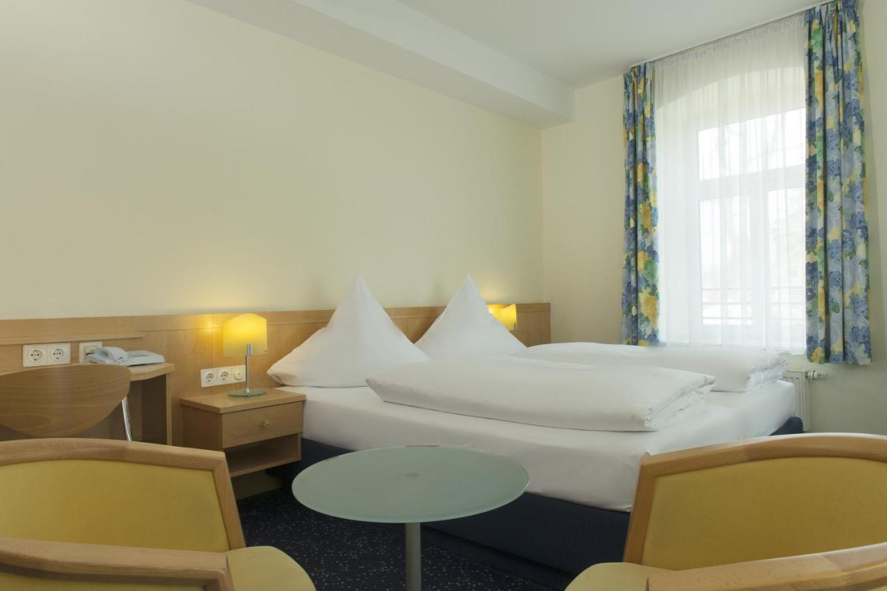 Hotel Schloss Schweinsburg Neukirchen-Pleiße Eksteriør billede
