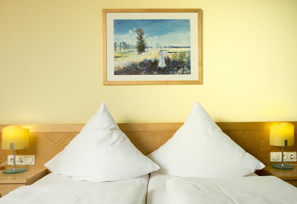 Hotel Schloss Schweinsburg Neukirchen-Pleiße Værelse billede
