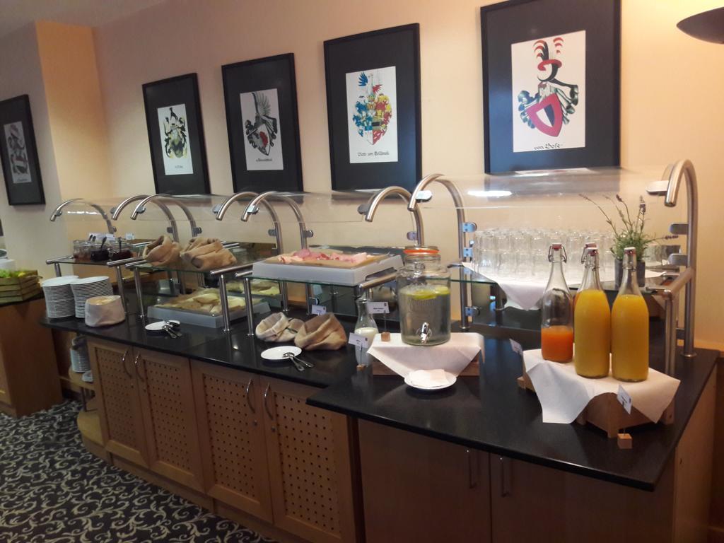Hotel Schloss Schweinsburg Neukirchen-Pleiße Restaurant billede